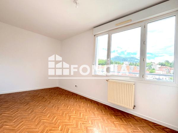 Location Appartement 2 pièces 45 m² - 21 RUE JULES FERRY Voiron 38500