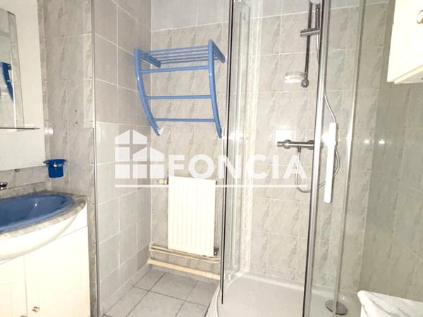 Location Appartement 2 pièces 45 m² - 21 RUE JULES FERRY Voiron 38500