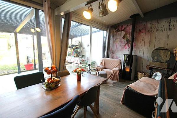 Quartier St Gobain, Sur son terrain de 553 m², maison mitoyenne d'un côté de 123 m² comprenant ...