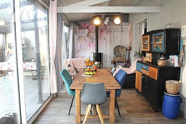 Quartier St Gobain, Sur son terrain de 553 m², maison mitoyenne d'un côté de 123 m² comprenant ...