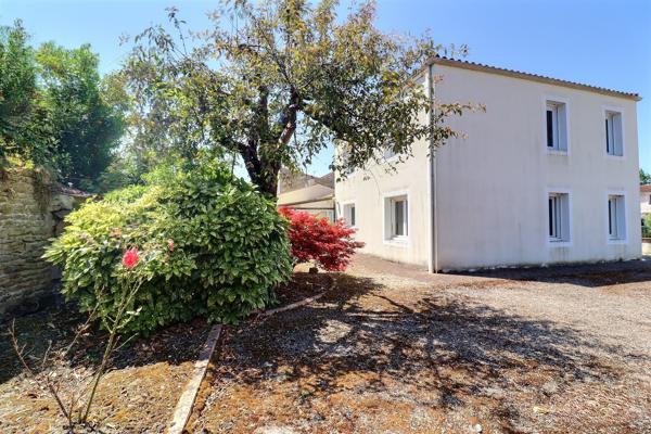 Centre Saint-Pierre-la-Noue - Villa 4 chambres + bureau sur 1 206m² de terrain