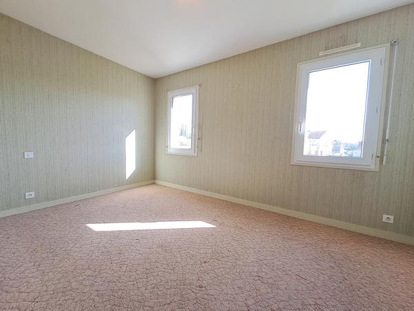 Centre Saint-Pierre-la-Noue - Villa 4 chambres + bureau sur 1 206m² de terrain