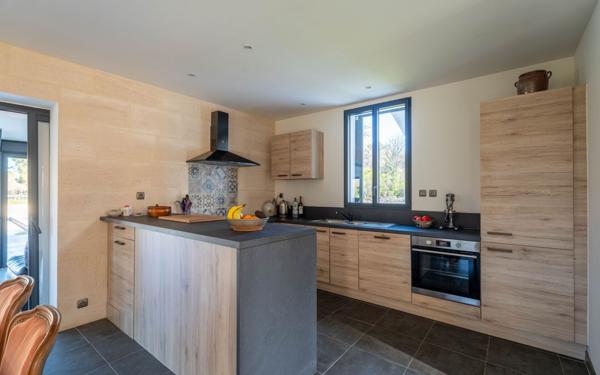 Maison à vendre    5 pièces •  Sanguinet