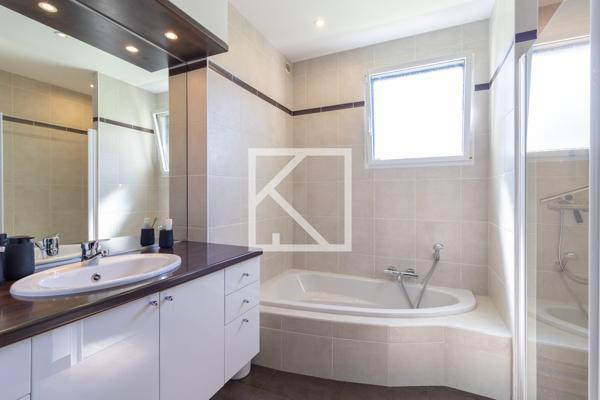 PROPRIETE CONTEMPORAINE D'EXCEPTION AU GOLF DE CHOLET