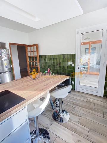 Vente                                                      Maison
                        
                     6 pièces                      180 m2                     à Perpignan