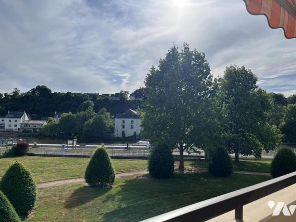Centre ville, T3 avec balcon/terrasse,  vue sur  Mayenne, complété d'un garage fermé et d'une cave 