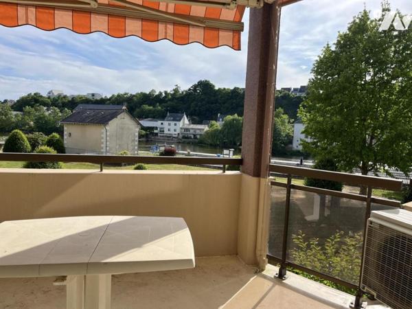 Centre ville, T3 avec balcon/terrasse,  vue sur  Mayenne, complété d'un garage fermé et d'une cave 