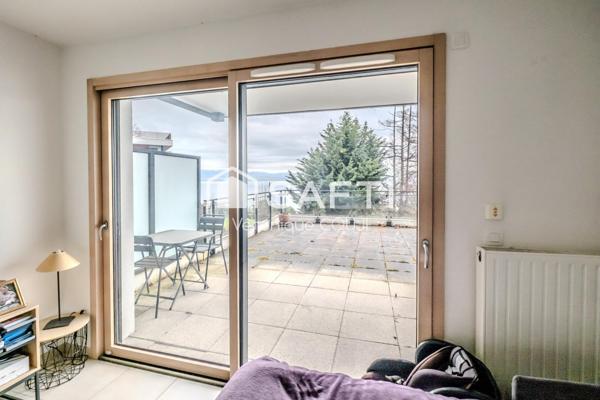 Studio avec grande Terrasse à Evian : vue imprenable sur le lac Léman, confort et tranquillité...