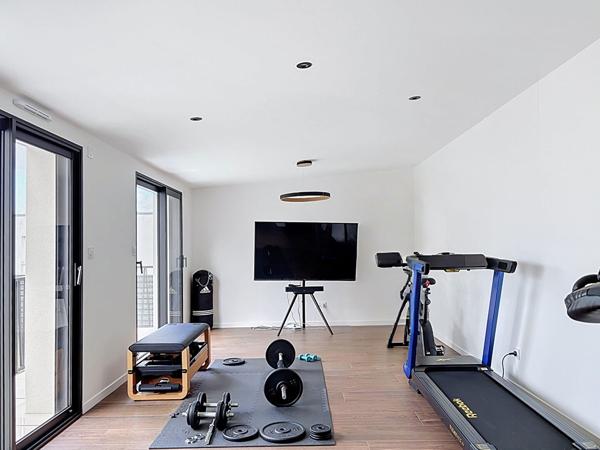 SUPERBE MAISON CONTEMPORAINE 4 chambres AVEC PISCINE - 146m²