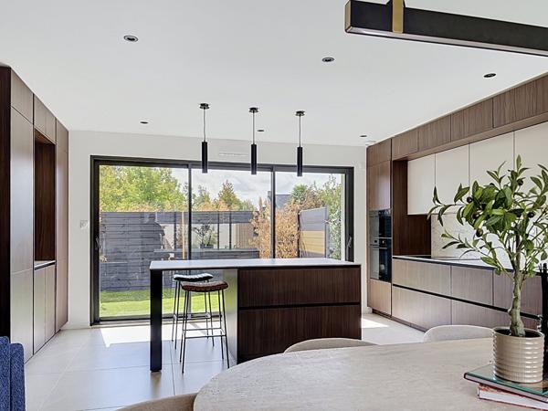 SUPERBE MAISON CONTEMPORAINE 4 chambres AVEC PISCINE - 146m²