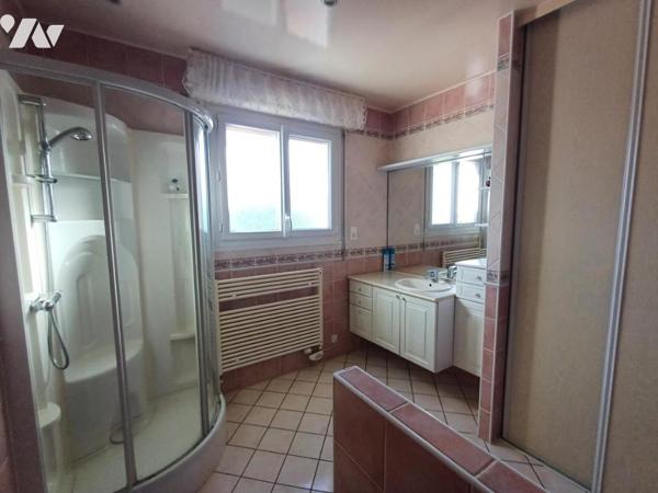 LOUDEACCentre ville. Maison d'habitation