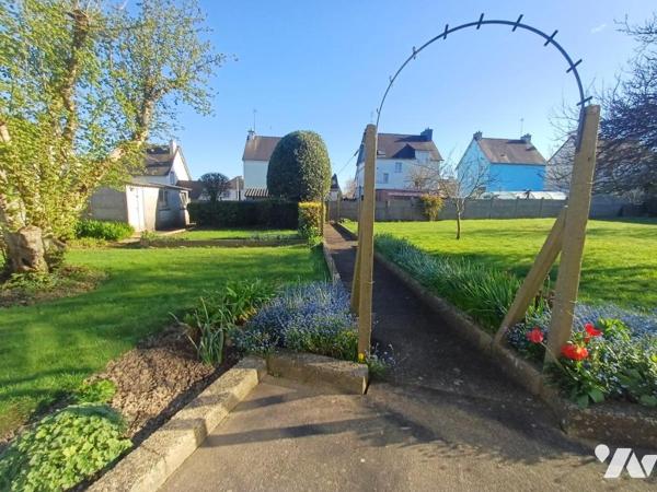 LOUDEACCentre ville. Maison d'habitation