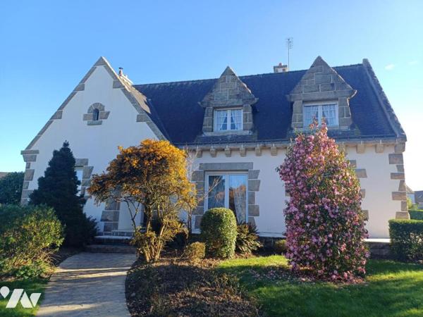 LOUDEACCentre ville. Maison d'habitation