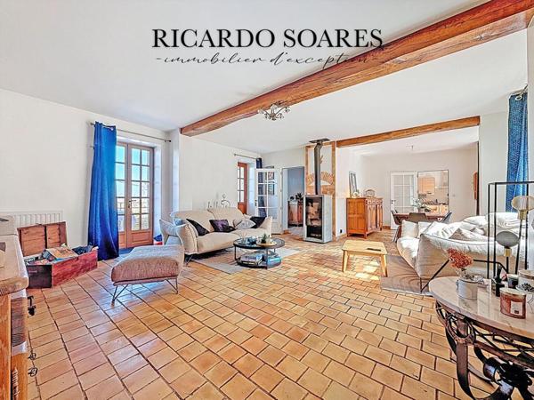 LONGÈRE RÉNOVÉE EN 2016 / 160m2 AU SOL / 3 CHAMBRES / SEJOUR 45m2 / GARAGE / TERRAIN 1015m2