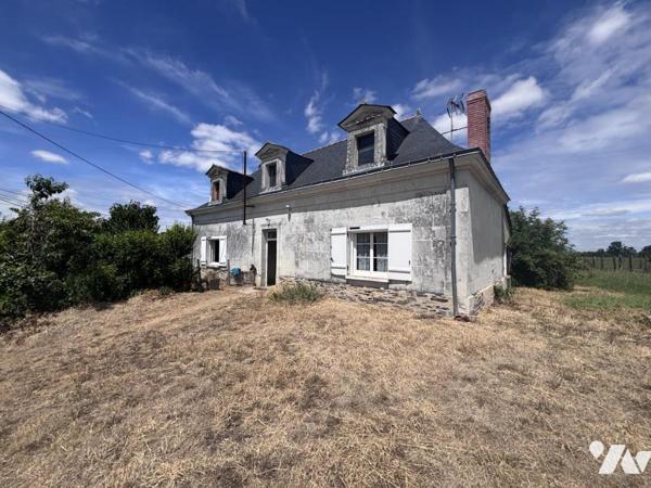 LA MENITRE maison ancienne à rénover