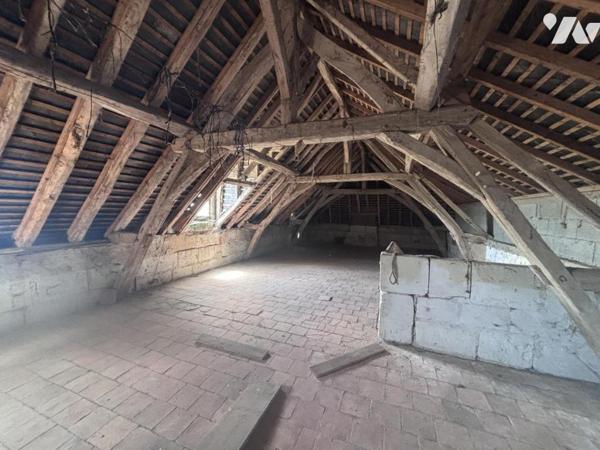 LA MENITRE maison ancienne à rénover
