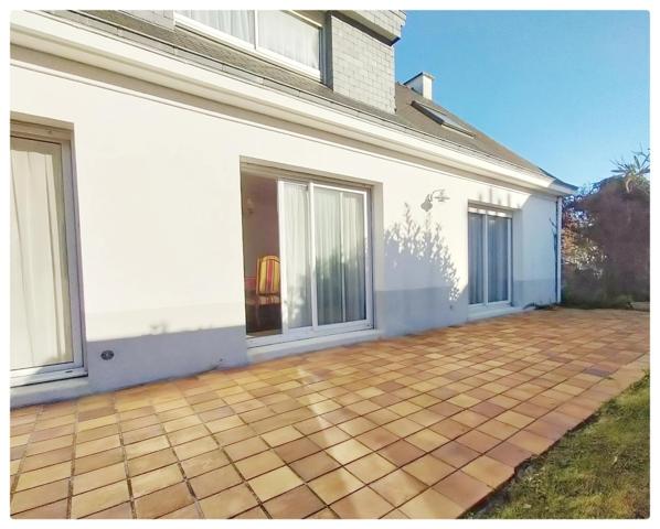Maison à vendre 9 pièces VANNES (56)-Garage-jardin