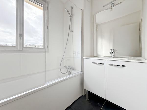 Maison de ville neuve Oinville sur montcient