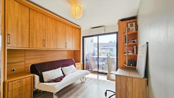 Maison contemporaine avec double garage et prestations de qualité à vendre 6 pièces MOMERES (65)