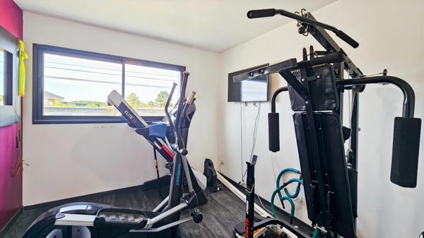 Maison contemporaine avec double garage et prestations de qualité à vendre 6 pièces MOMERES (65)