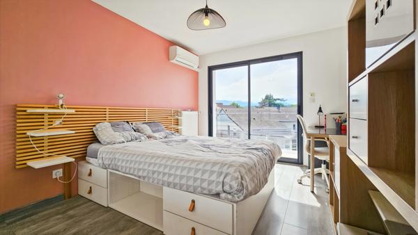 Maison contemporaine avec double garage et prestations de qualité à vendre 6 pièces MOMERES (65)