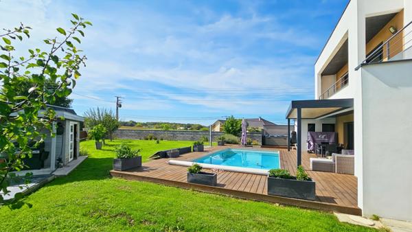 Maison contemporaine avec double garage et prestations de qualité à vendre 6 pièces MOMERES (65)