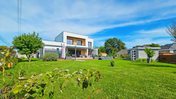 Maison contemporaine avec double garage et prestations de qualité à vendre 6 pièces MOMERES (65)