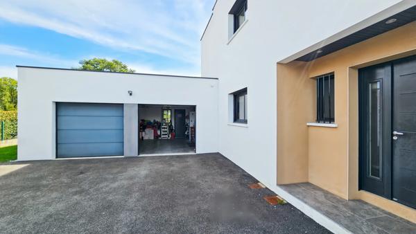 Maison contemporaine avec double garage et prestations de qualité à vendre 6 pièces MOMERES (65)