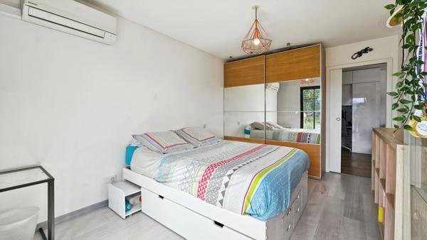 Maison contemporaine avec double garage et prestations de qualité à vendre 6 pièces MOMERES (65)