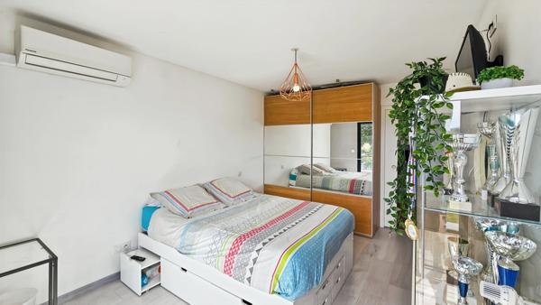 Maison contemporaine avec double garage et prestations de qualité à vendre 6 pièces MOMERES (65)