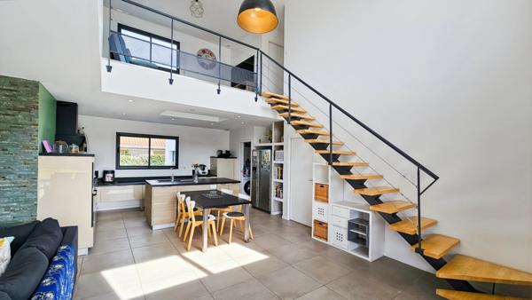 Maison contemporaine avec double garage et prestations de qualité à vendre 6 pièces MOMERES (65)