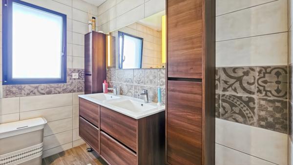 Maison contemporaine avec double garage et prestations de qualité à vendre 6 pièces MOMERES (65)