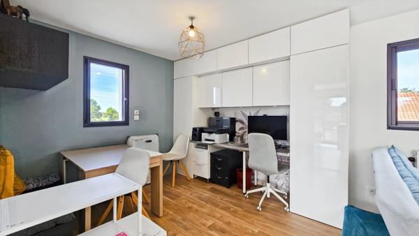 Maison contemporaine avec double garage et prestations de qualité à vendre 6 pièces MOMERES (65)