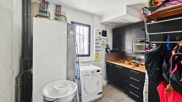 Maison contemporaine avec double garage et prestations de qualité à vendre 6 pièces MOMERES (65)