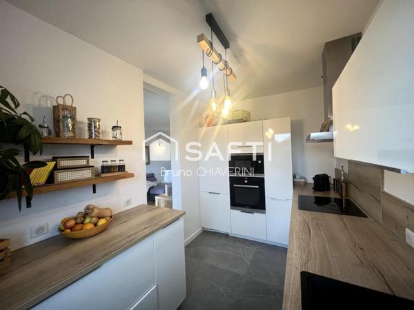 Bel appartement en duplex proche commerces au calme
