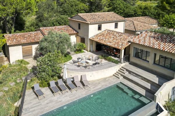 Domaine viticole & Villa contemporaine - Art de vivre en Provence Mazan