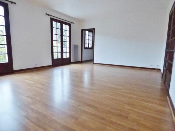 Appartement à louer    4 pièces •  Saint-Viance