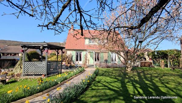 VILLAGE D'ALIZAY – A VENDRE Maison Familiale avec jardin paysager 5 Pièces - Sous-sol complet. Accès Gare à pied