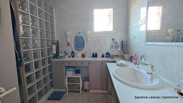 VILLAGE D'ALIZAY – A VENDRE Maison Familiale avec jardin paysager 5 Pièces - Sous-sol complet. Accès Gare à pied