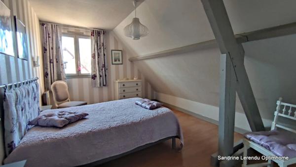 VILLAGE D'ALIZAY – A VENDRE Maison Familiale avec jardin paysager 5 Pièces - Sous-sol complet. Accès Gare à pied