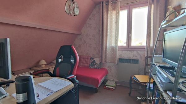 VILLAGE D'ALIZAY – A VENDRE Maison Familiale avec jardin paysager 5 Pièces - Sous-sol complet. Accès Gare à pied