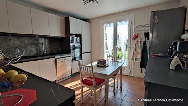 VILLAGE D'ALIZAY – A VENDRE Maison Familiale avec jardin paysager 5 Pièces - Sous-sol complet. Accès Gare à pied