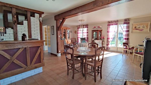 VILLAGE D'ALIZAY – A VENDRE Maison Familiale avec jardin paysager 5 Pièces - Sous-sol complet. Accès Gare à pied