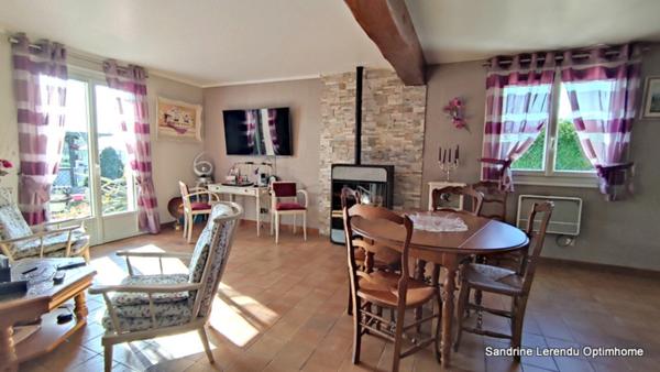 VILLAGE D'ALIZAY – A VENDRE Maison Familiale avec jardin paysager 5 Pièces - Sous-sol complet. Accès Gare à pied