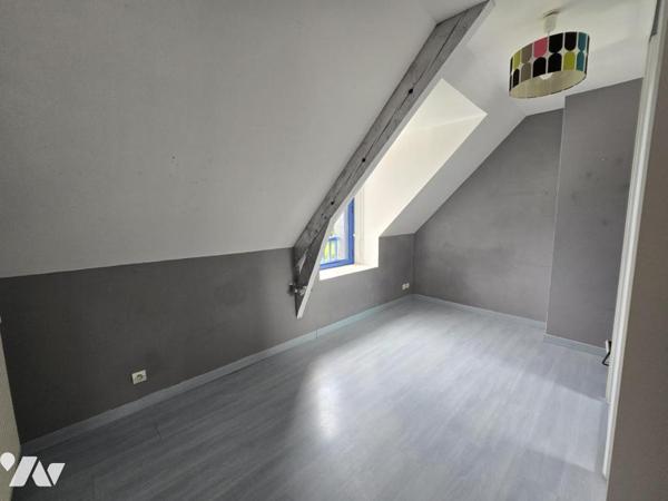 ENVIRONNEMENT CALME - 190 m² HABITABLES - 5 CH