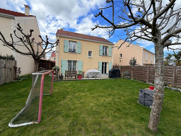 EXCLUSIVITÉ - MAISON INDIVIDUELLE DE 5 PIECES A VENDRE A PLAISIR