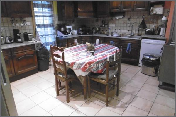 A saisir très belle maison avec un grand terrain.