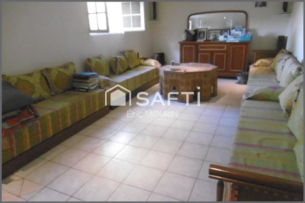 A saisir très belle maison avec un grand terrain.