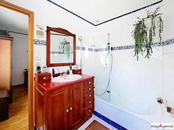 Maison à BOUGUENAIS, 44340 - 6 pièces 125m²