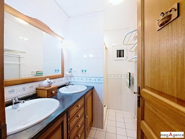 Maison à BOUGUENAIS, 44340 - 6 pièces 125m²